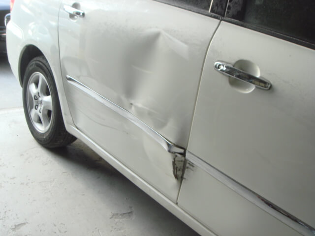 板金塗装の費用 ドア 修理 交換 もと車屋さんがこっそりつぶやくブログ失敗しない車の修理方法